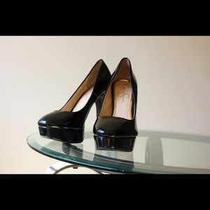 Jessica Simpson black paten leather pumps